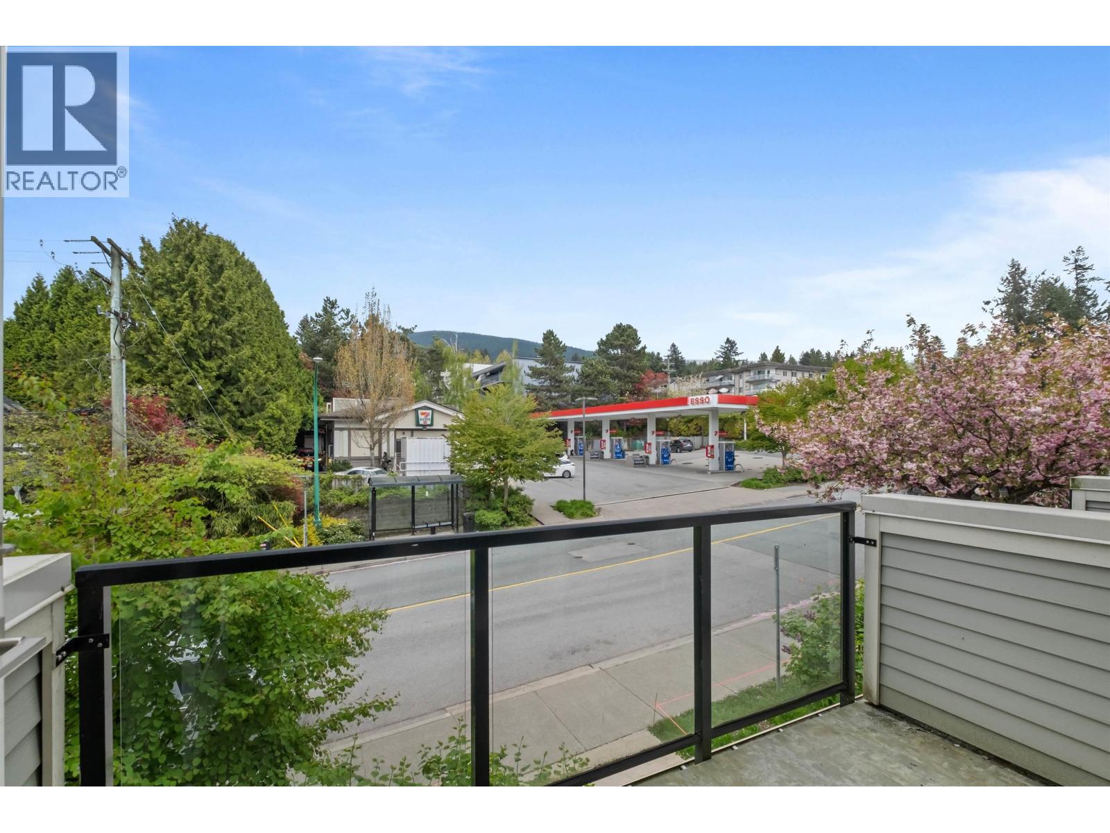 5 115 W Queens Road Property Photo 14