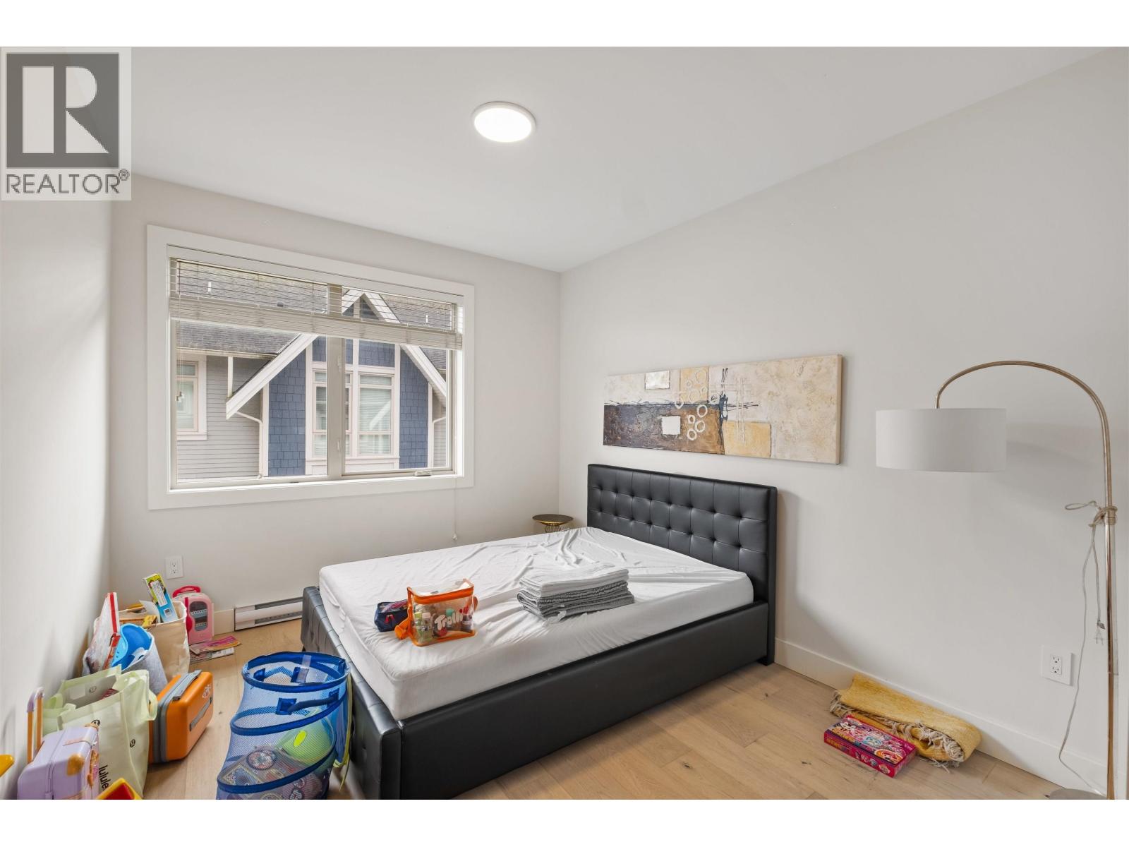 5 115 W Queens Road Property Photo 15