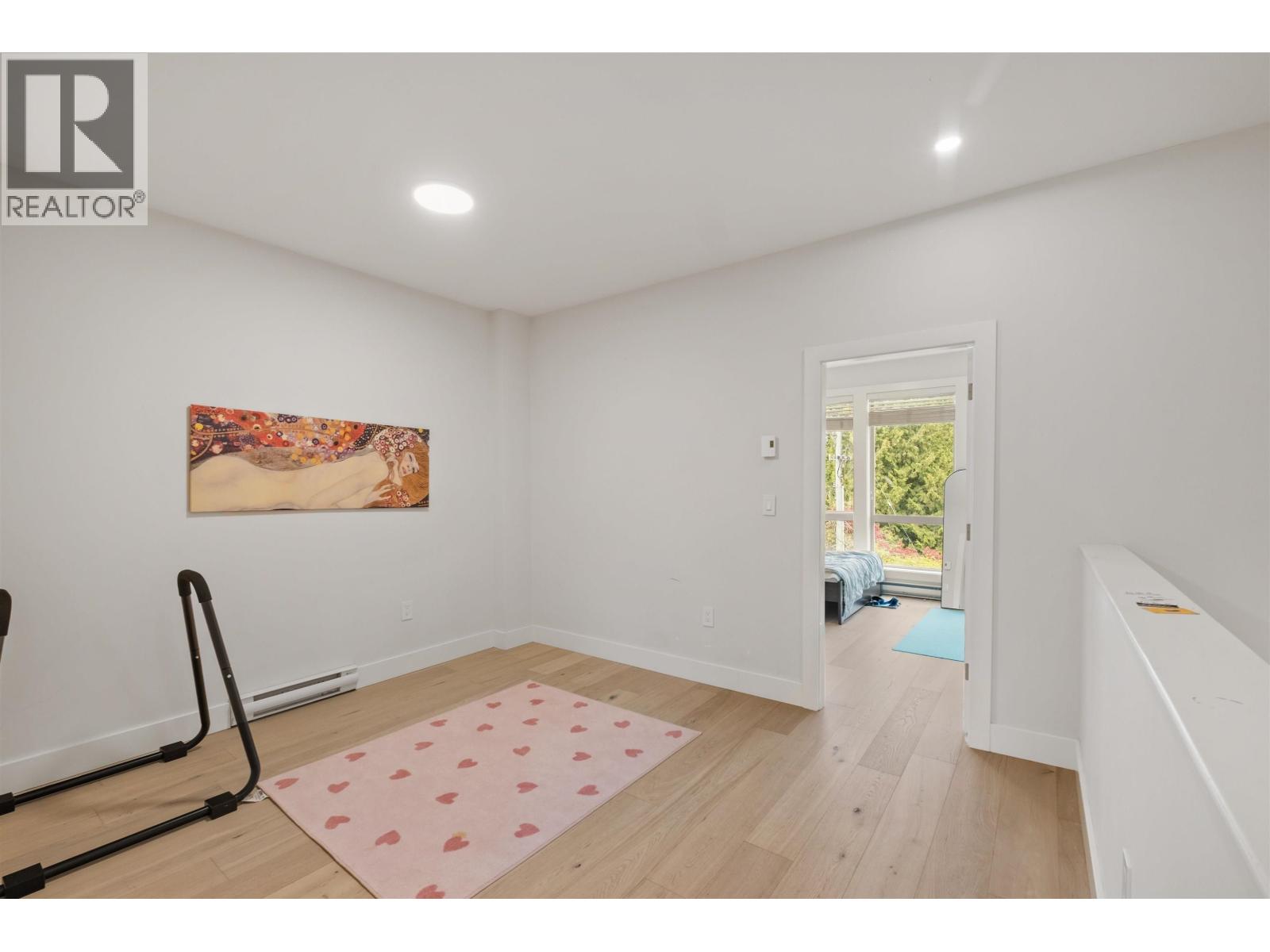 5 115 W Queens Road Property Photo 17