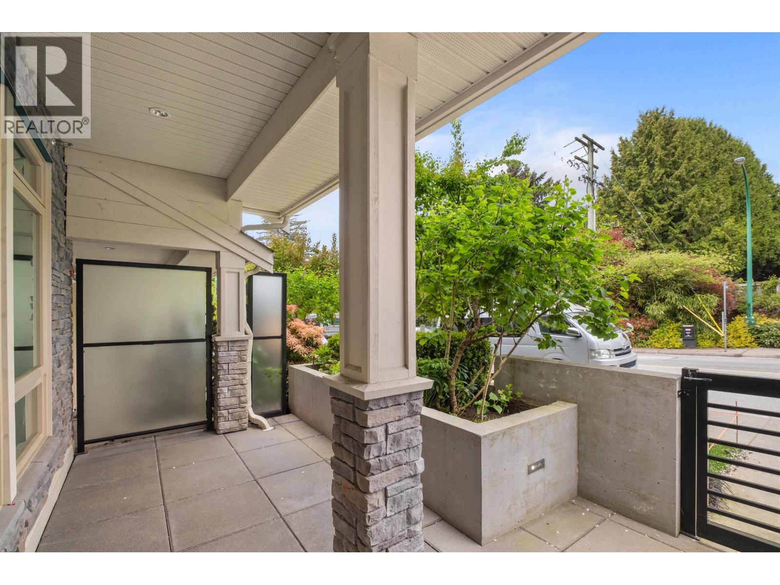 5 115 W Queens Road Property Photo 21