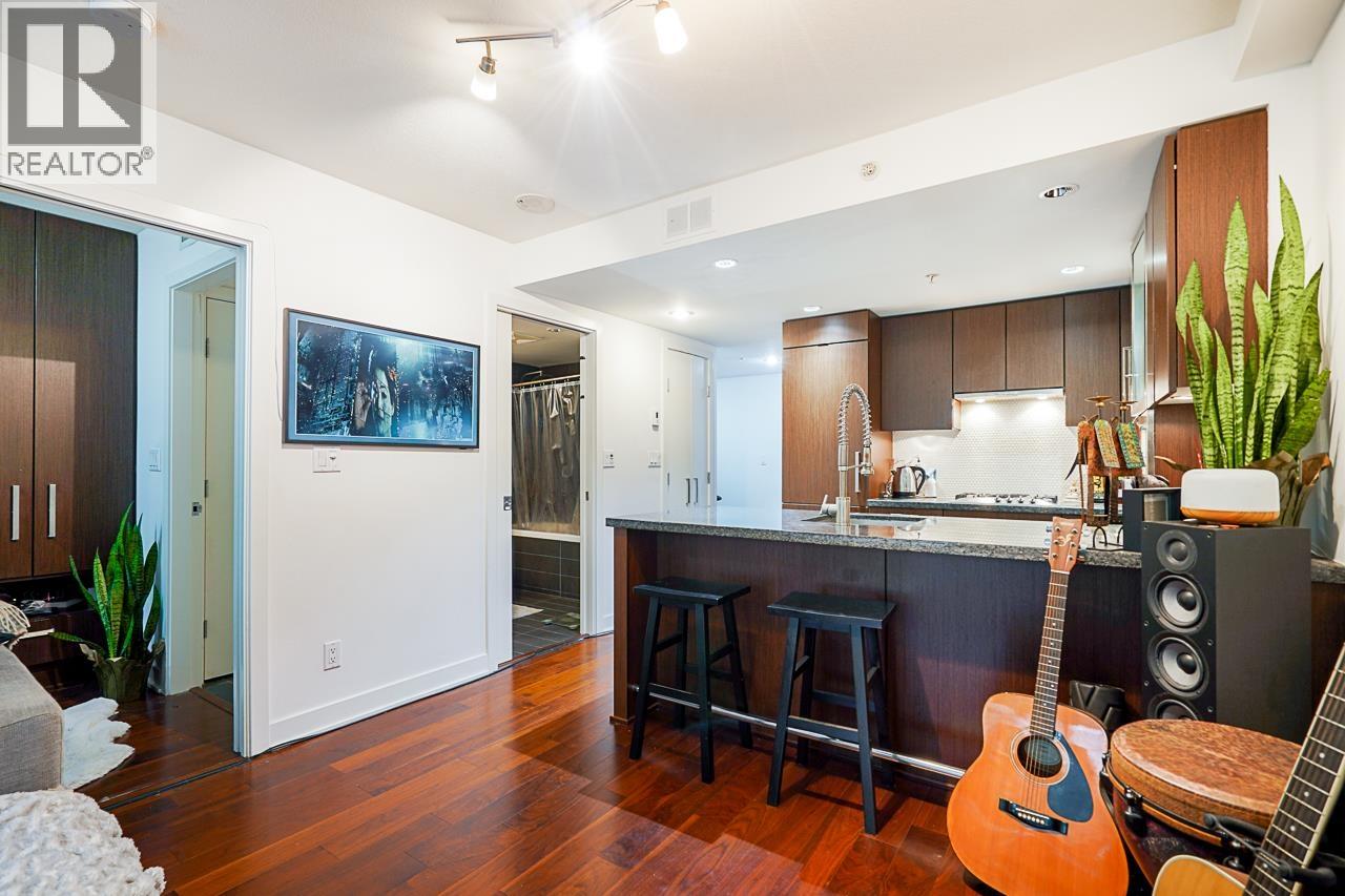 210 1055 Richards Street Property Photo 6
