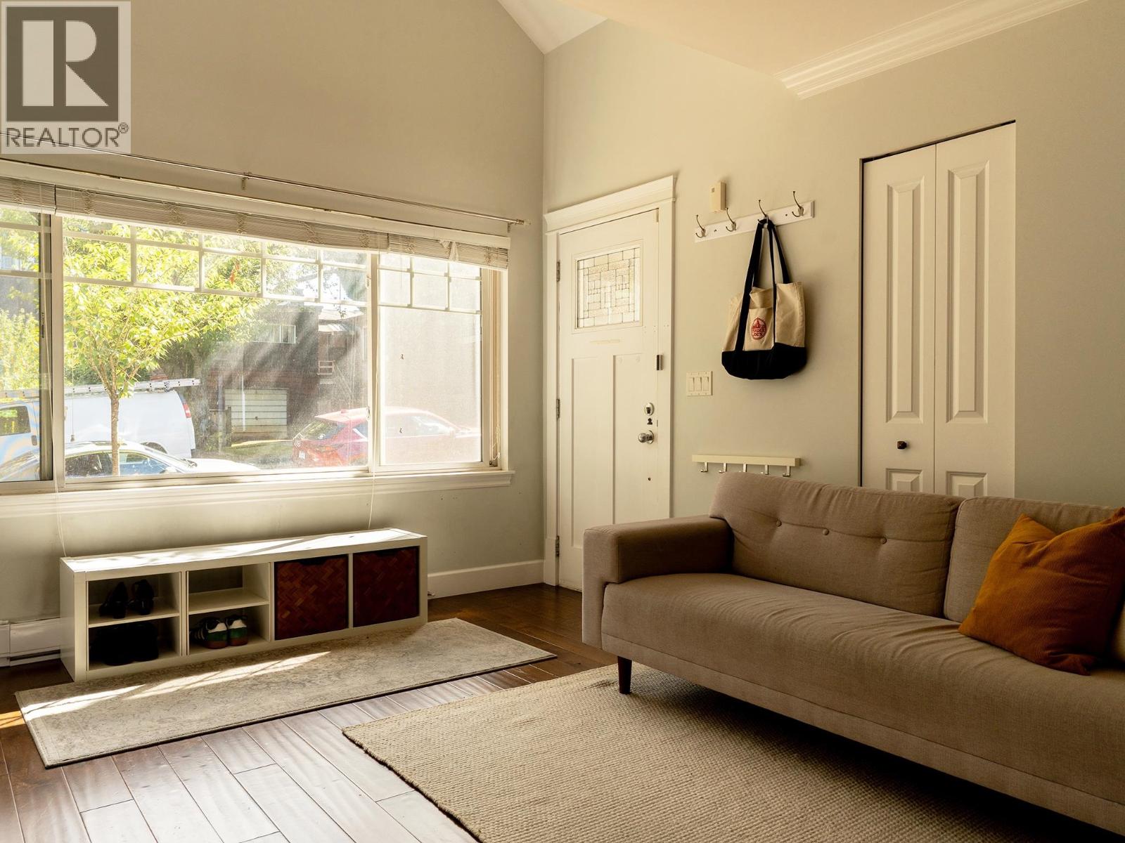4883 Beatrice Street Property Photo 6