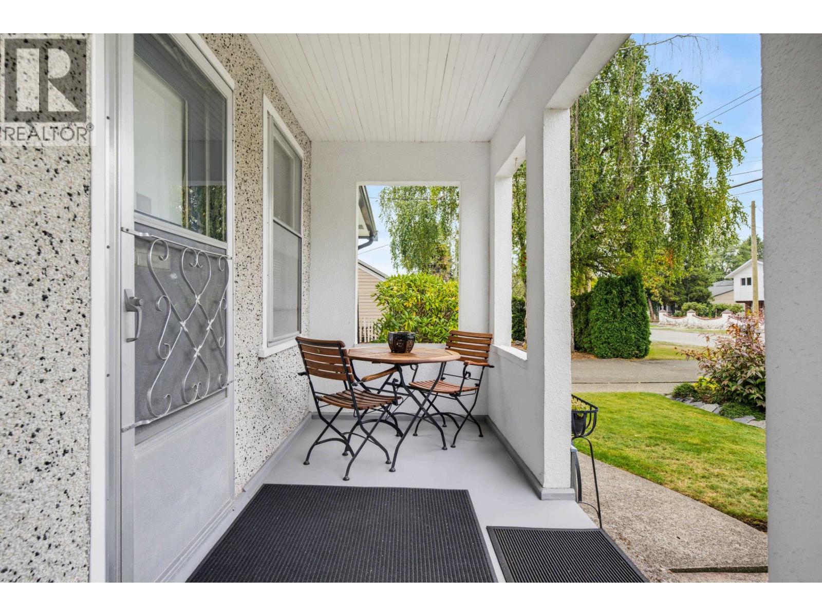 4672 47a Street Property Photo 4