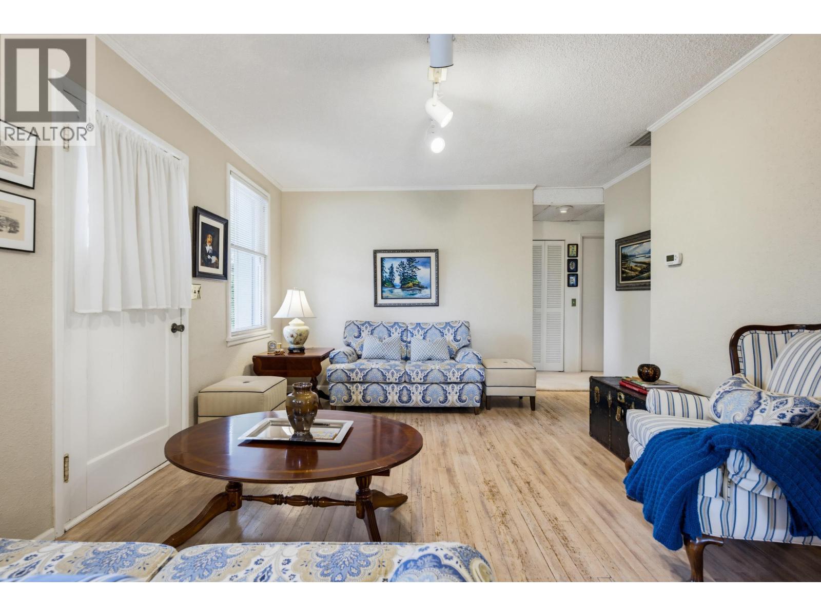 4672 47a Street Property Photo 7