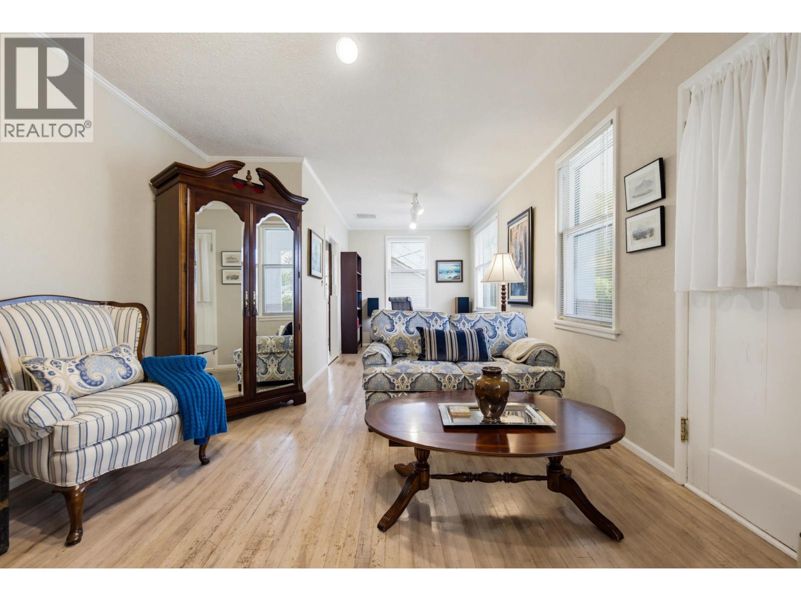 4672 47a Street Property Photo 8