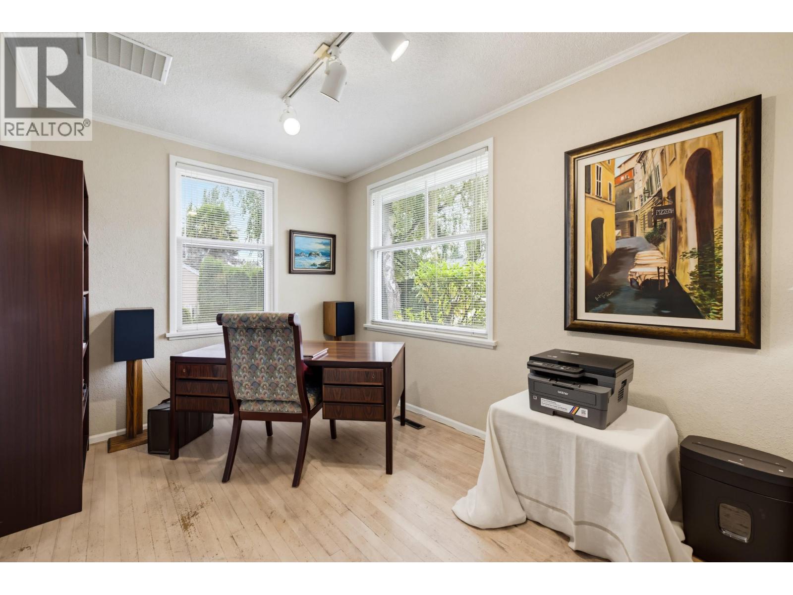 4672 47a Street Property Photo 10
