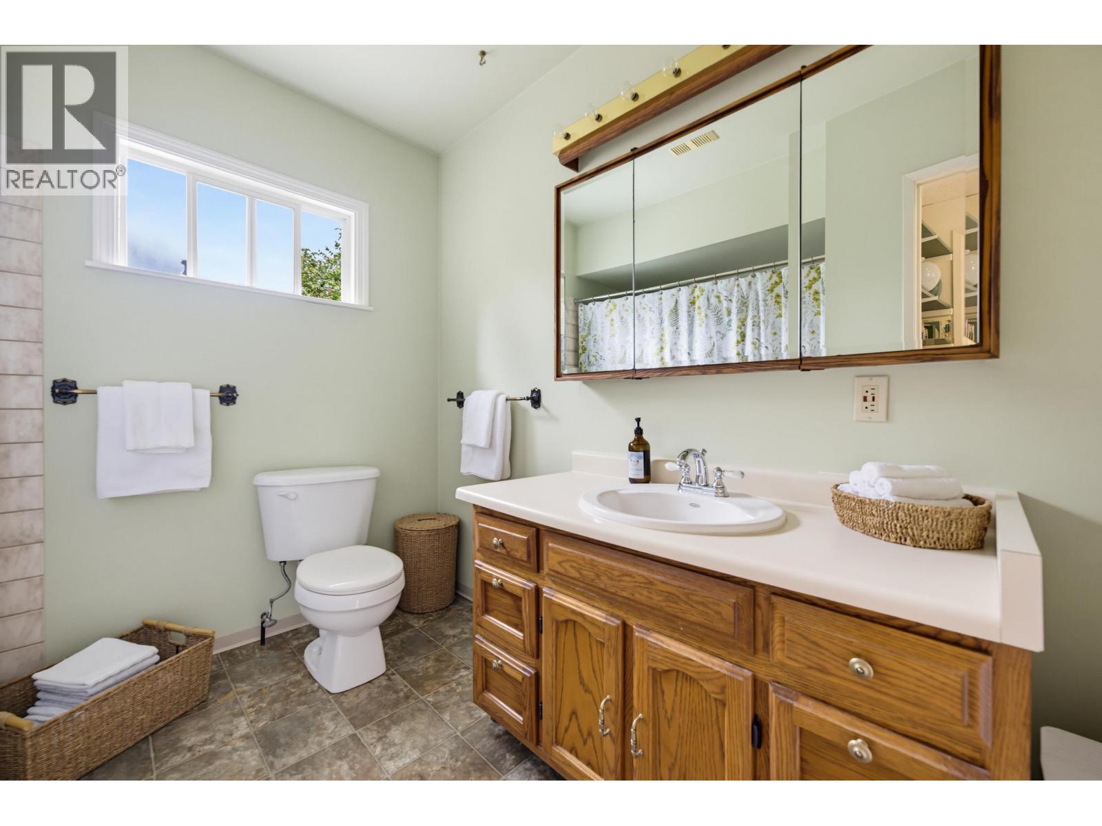 4672 47a Street Property Photo 24