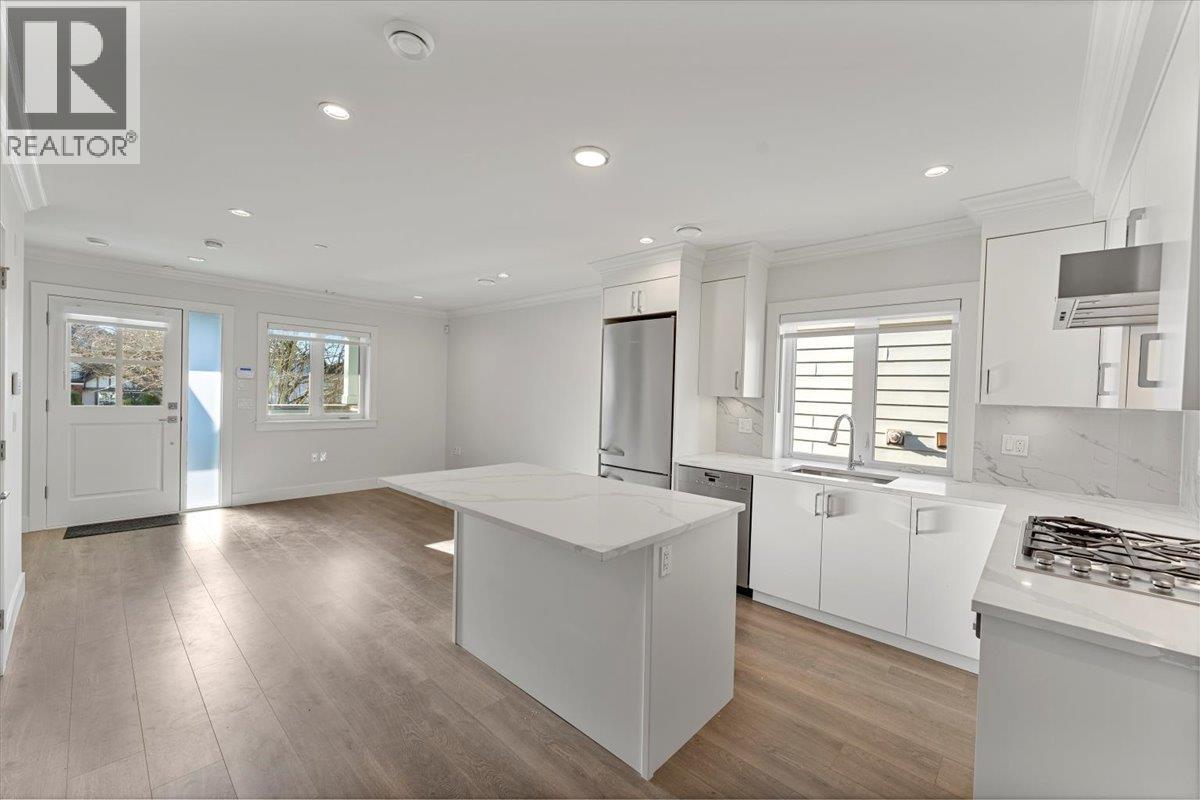 2227 W 16th Avenue Property Photo 10