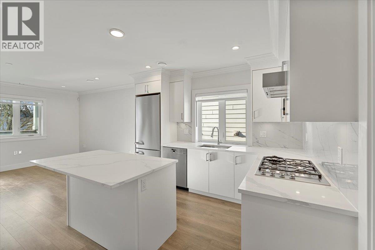 2227 W 16th Avenue Property Photo 12