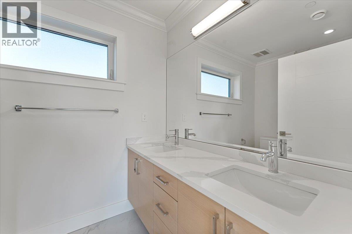 2227 W 16th Avenue Property Photo 26