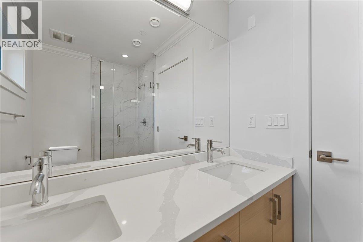 2227 W 16th Avenue Property Photo 27