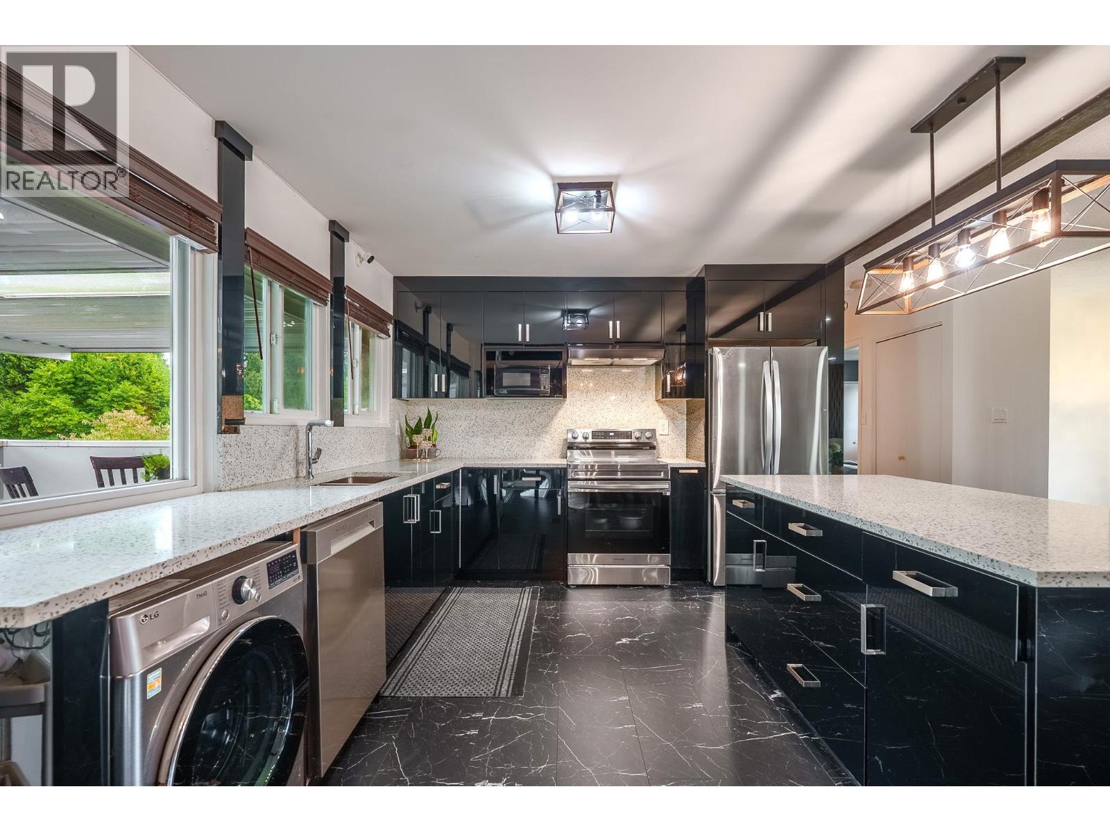 1121 PRAIRIE AVENUE Property Photo 1