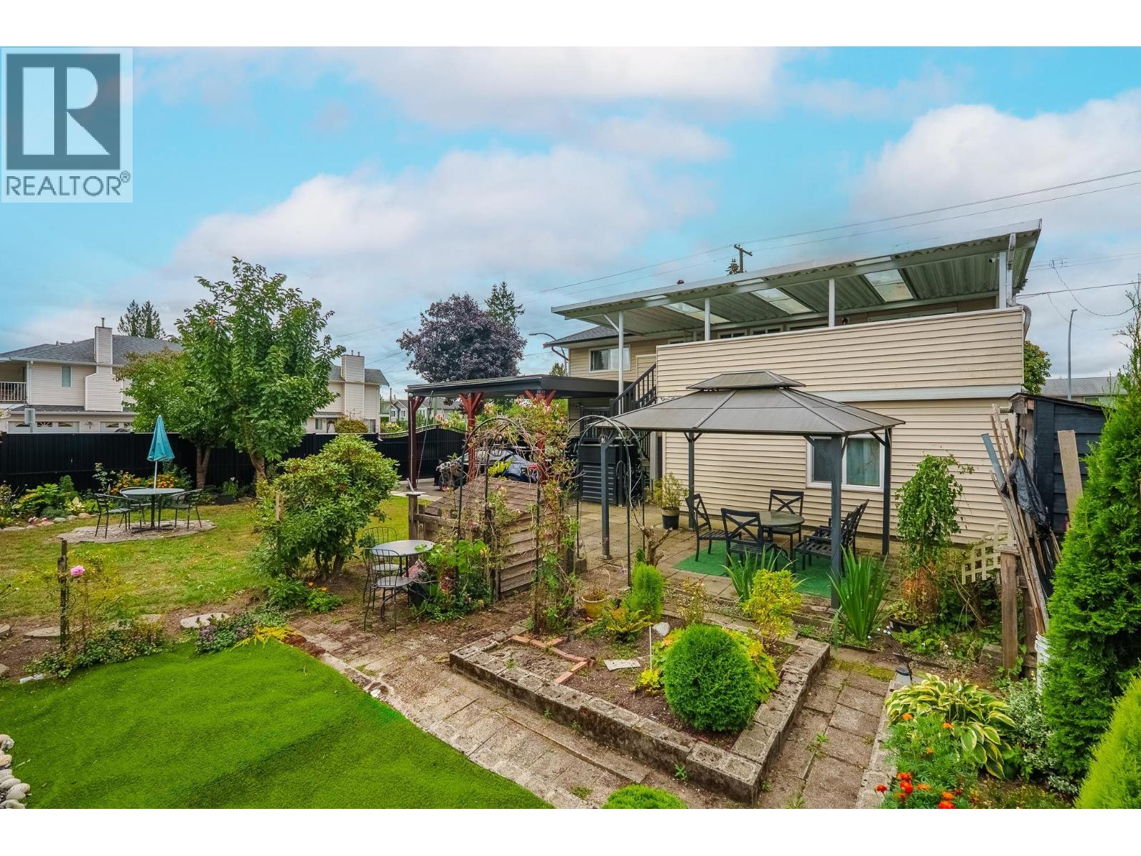 1121 Prairie Avenue Property Photo 4