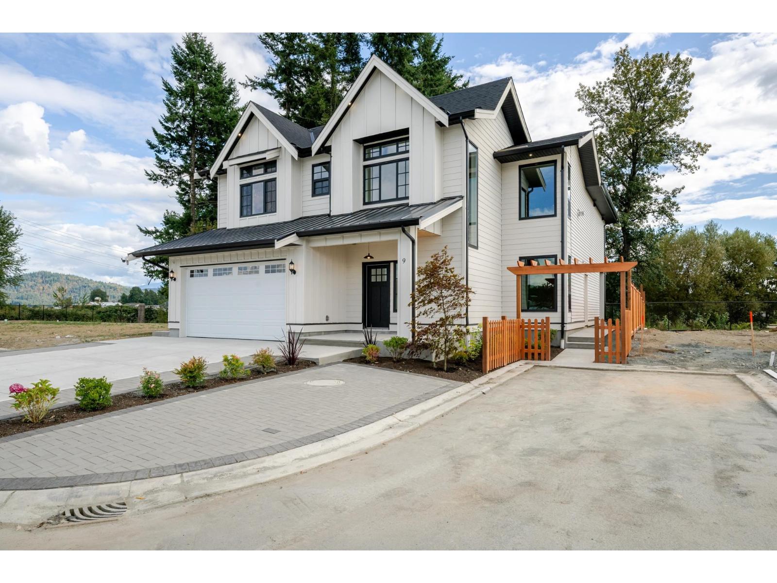 9 5924 Riverside Street Property Photo 2