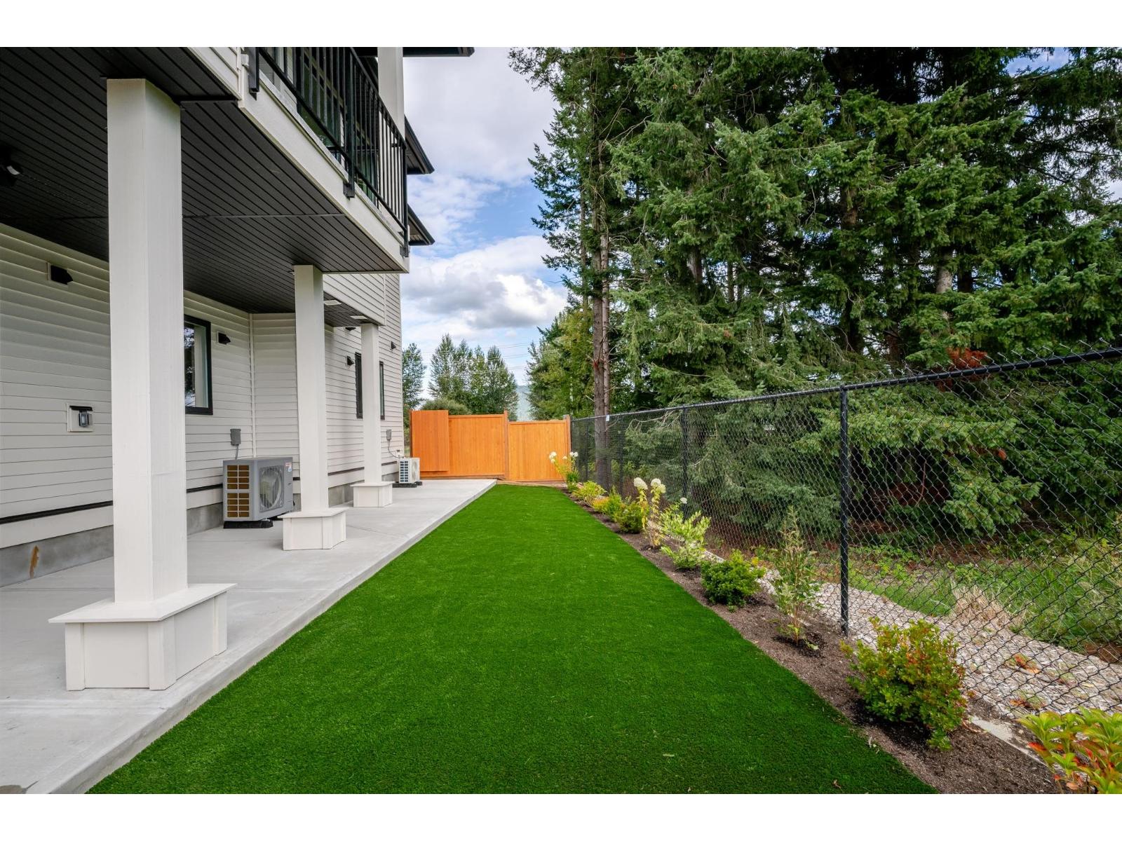 9 5924 Riverside Street Property Photo 6