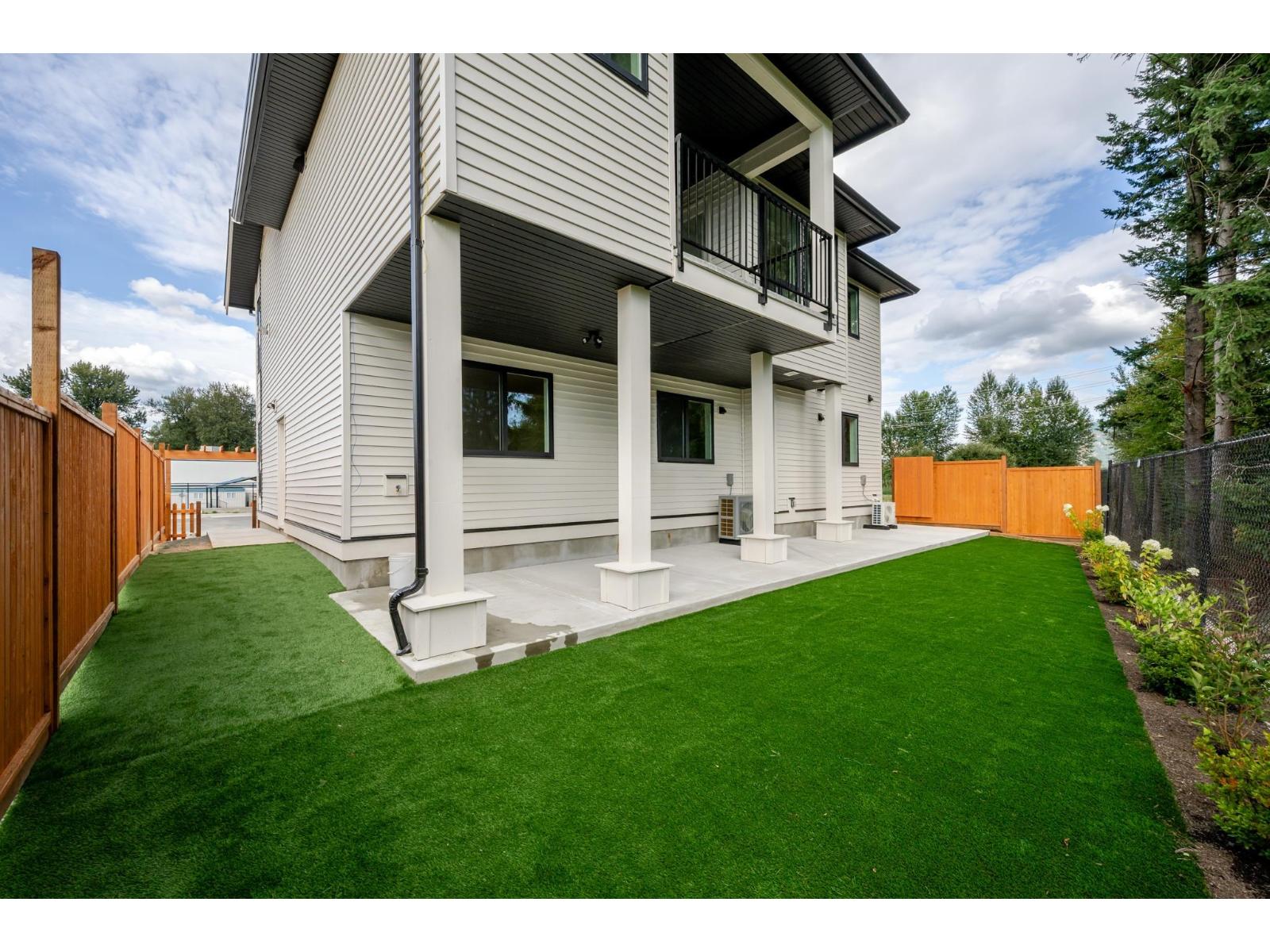 9 5924 Riverside Street Property Photo 7