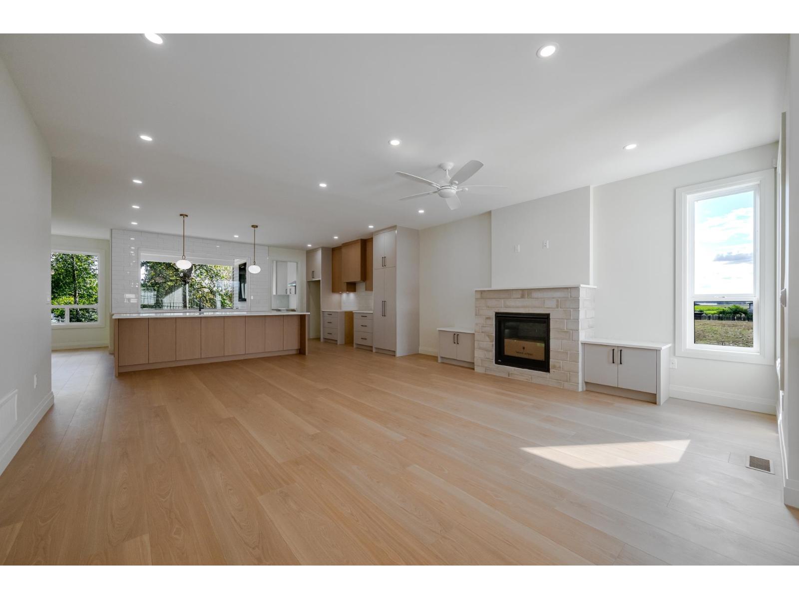 9 5924 Riverside Street Property Photo 13