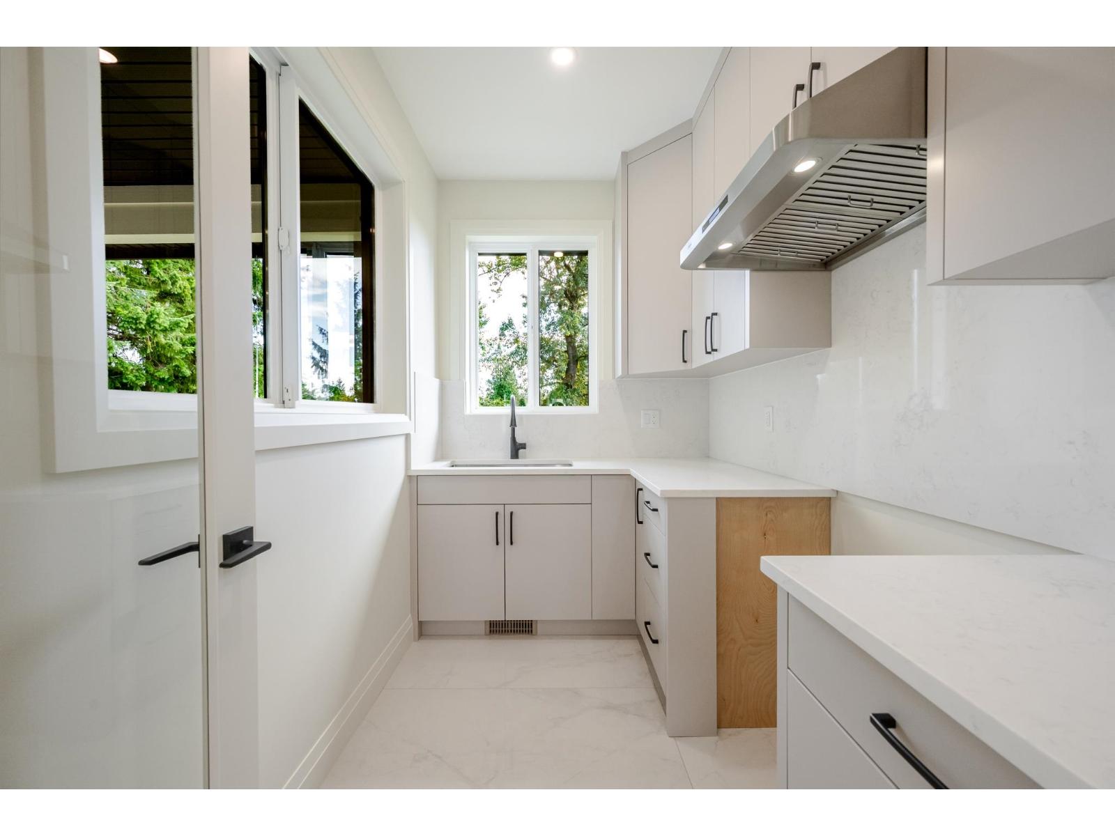 9 5924 Riverside Street Property Photo 25