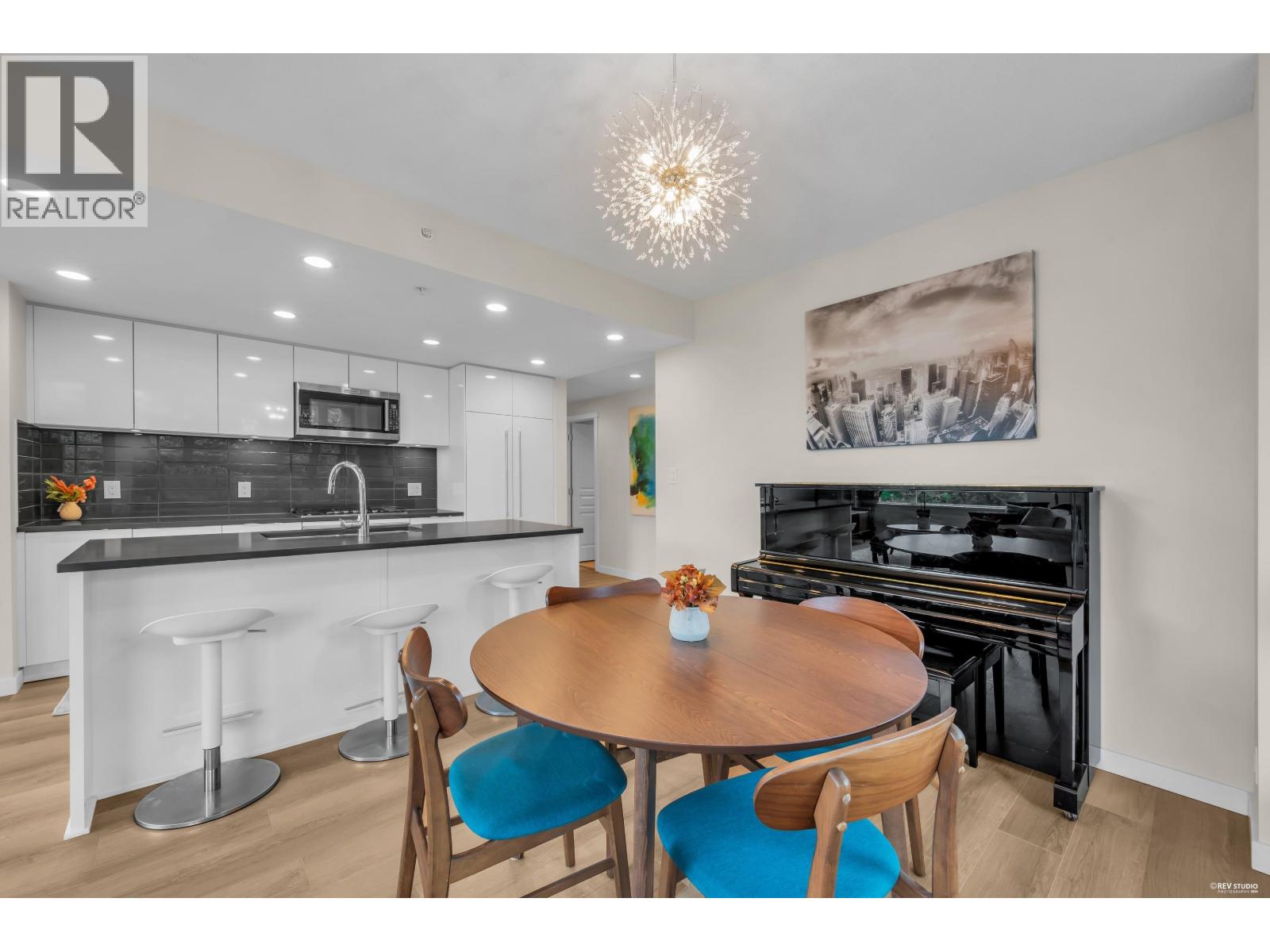 305 3100 Windsor Gate Property Photo 13