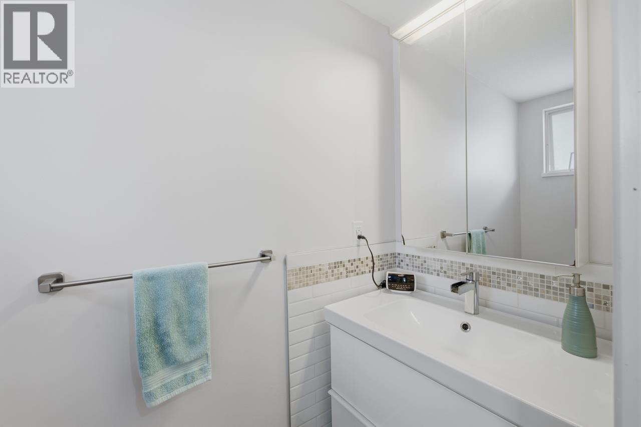 38 7691 Moffatt Road Property Photo 13