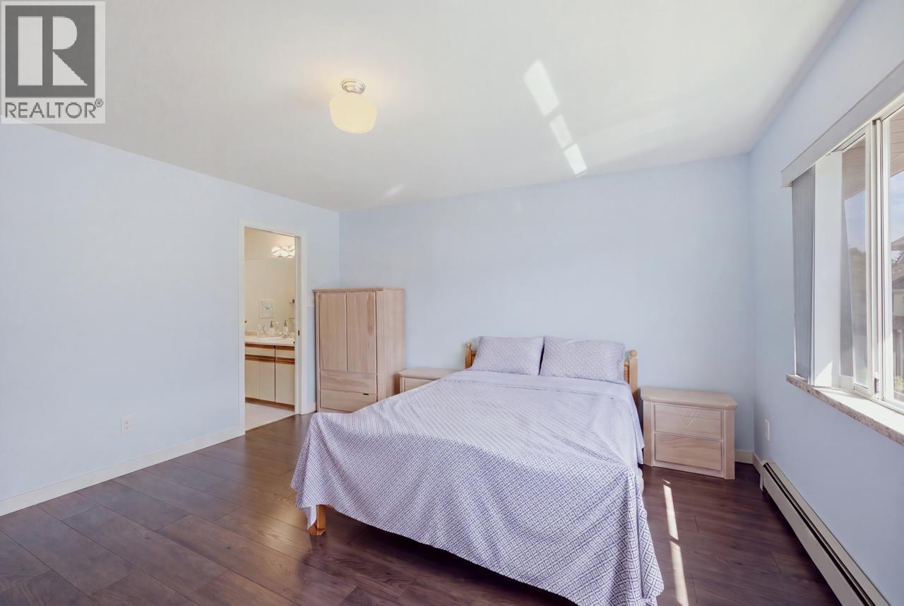 38 7691 Moffatt Road Property Photo 18