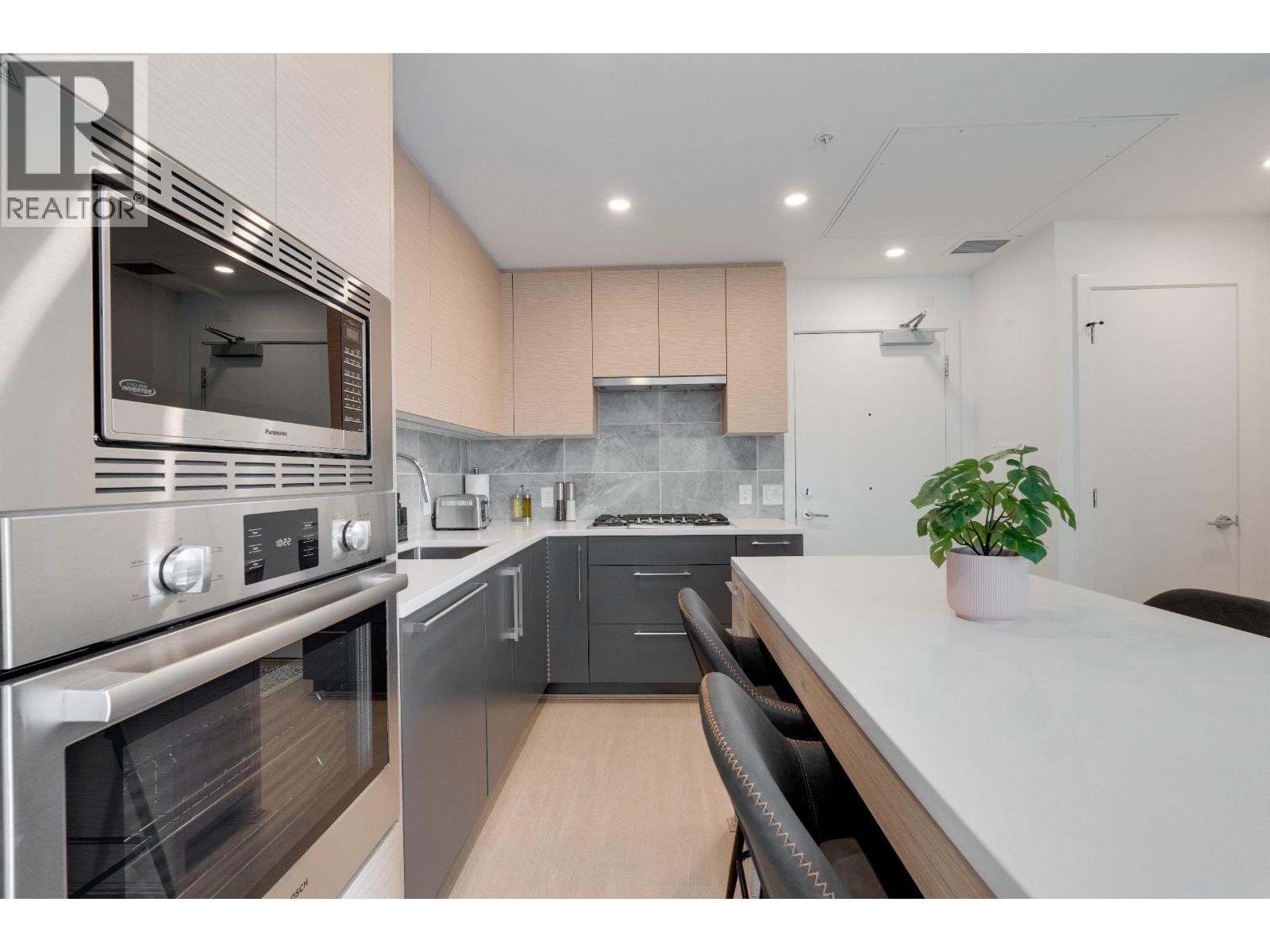213 8888 Osler Street Property Photo 1