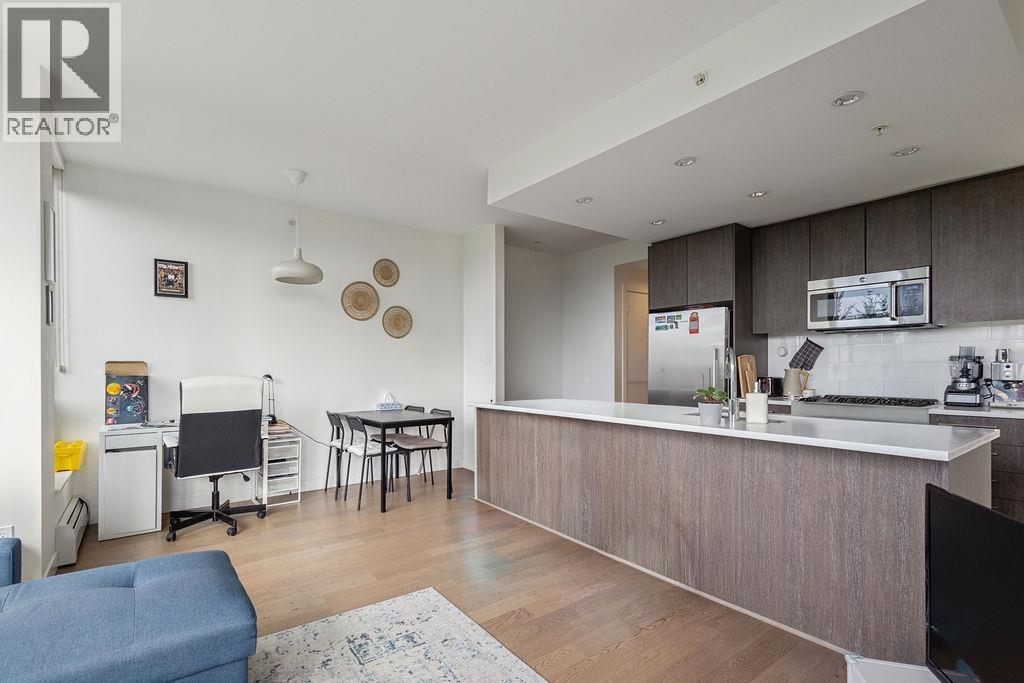 702 9060 University Crescent Property Photo 1