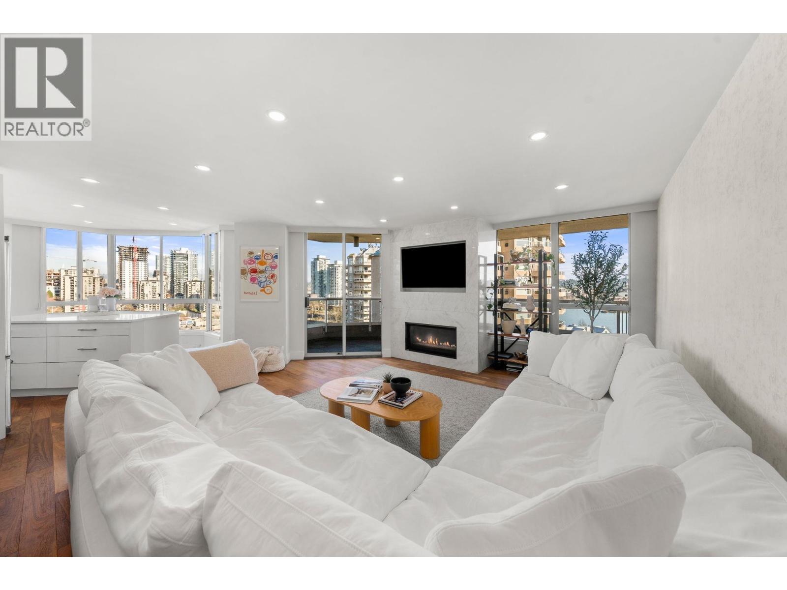 1704 1245 Quayside Drive Property Photo 1