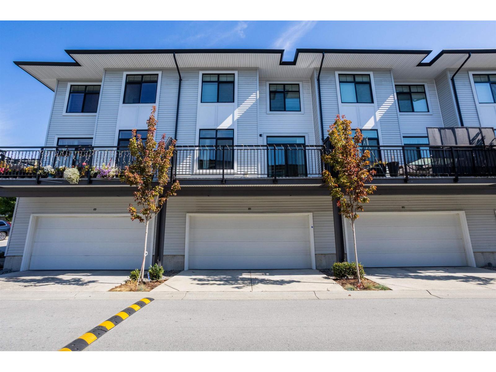 33 15235 Sitka Drive Property Photo 1