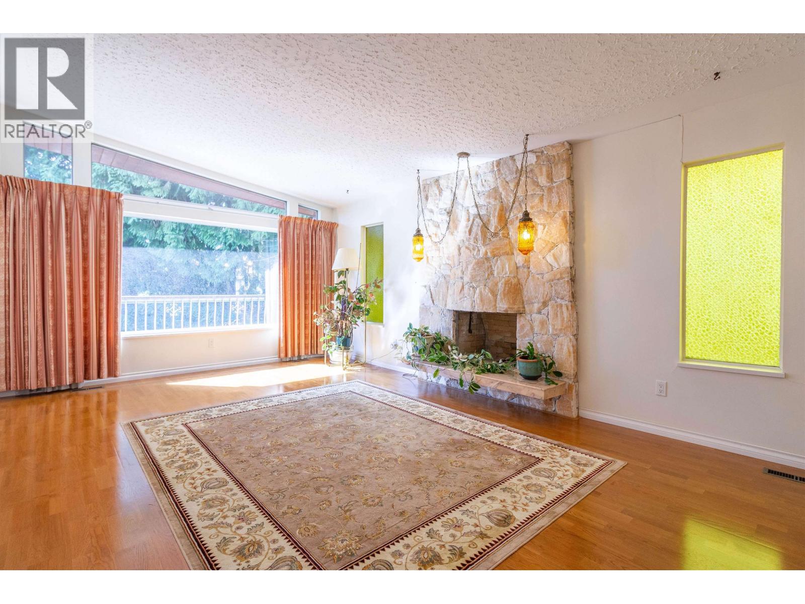 7107 Broadway Property Photo 2