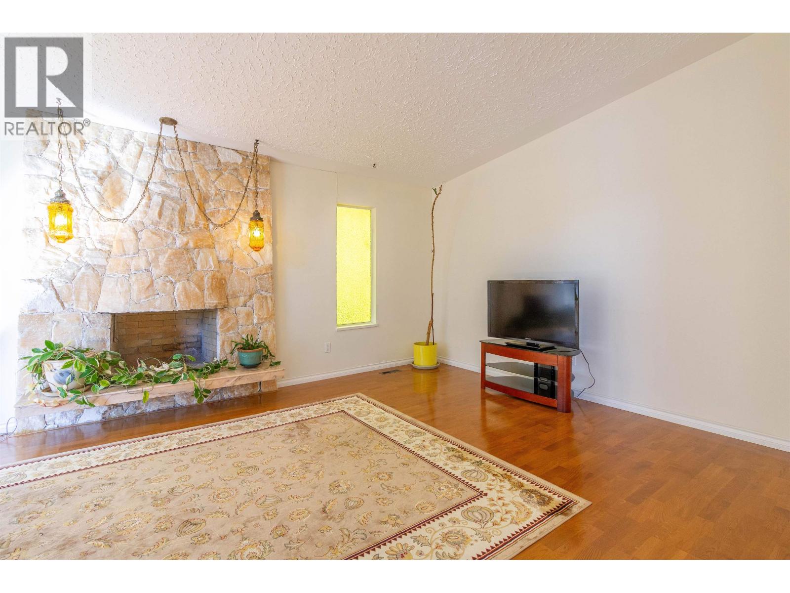 7107 Broadway Property Photo 3