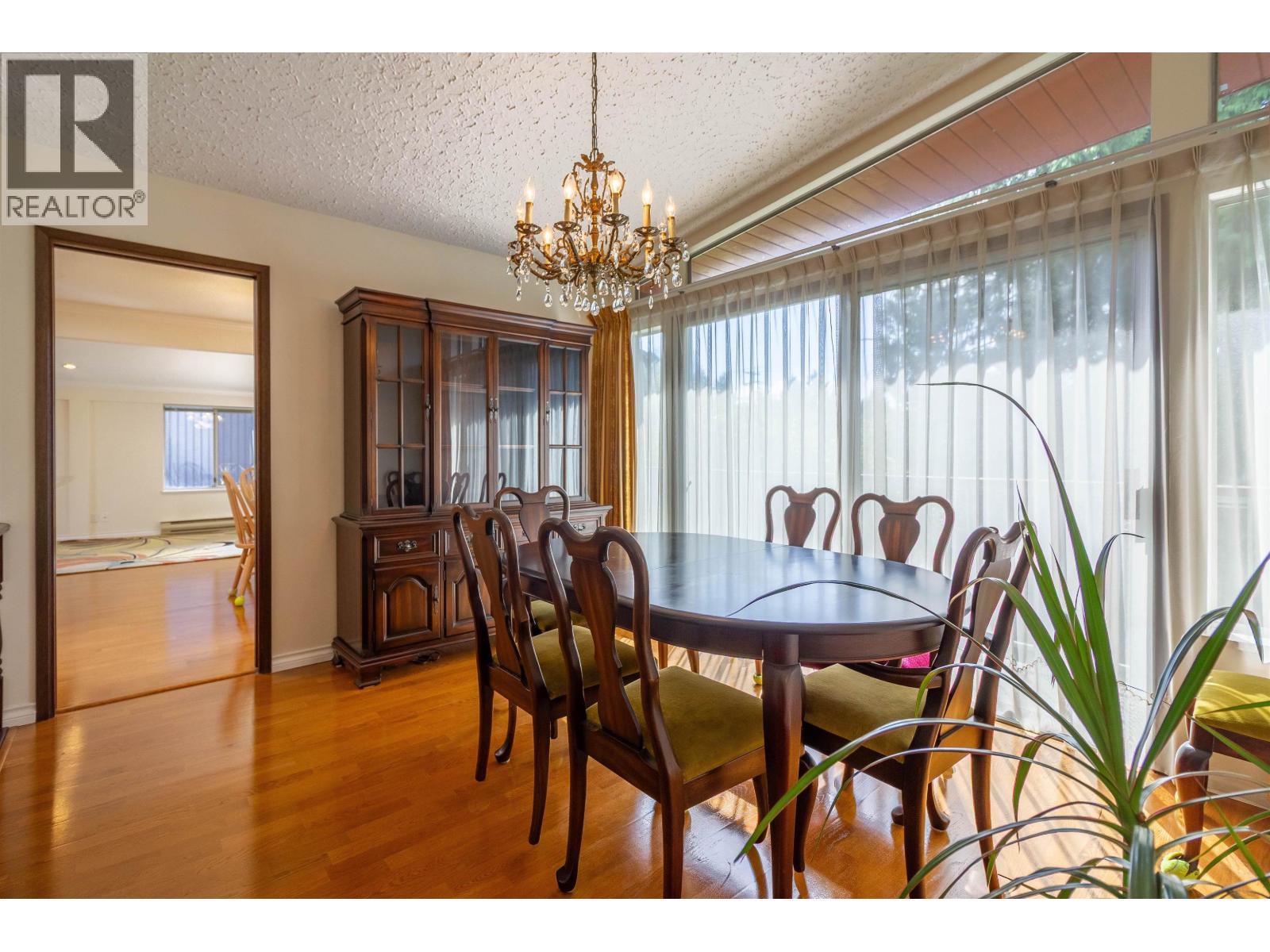 7107 Broadway Property Photo 4
