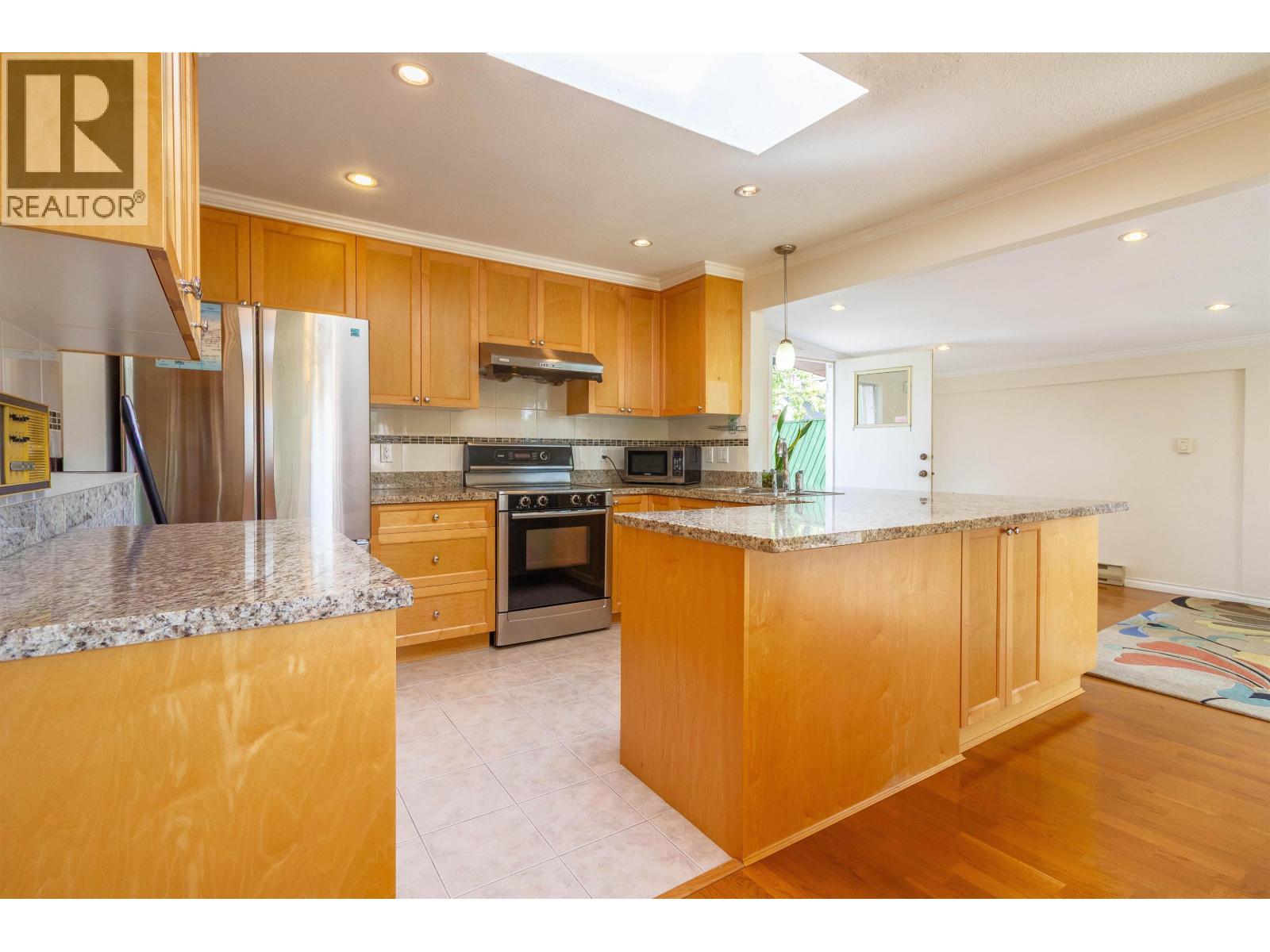 7107 Broadway Property Photo 8