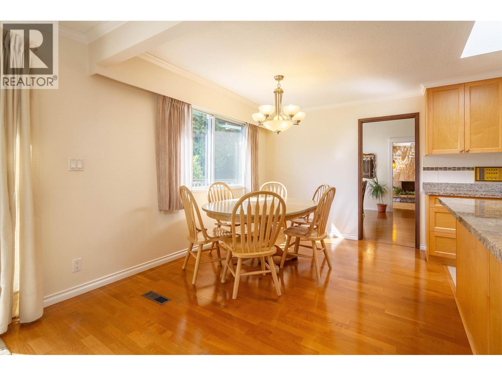 7107 Broadway Property Photo 10