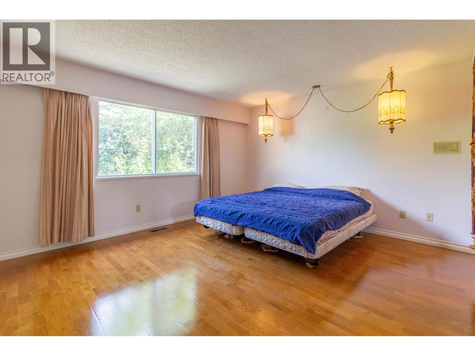 7107 Broadway Property Photo 15
