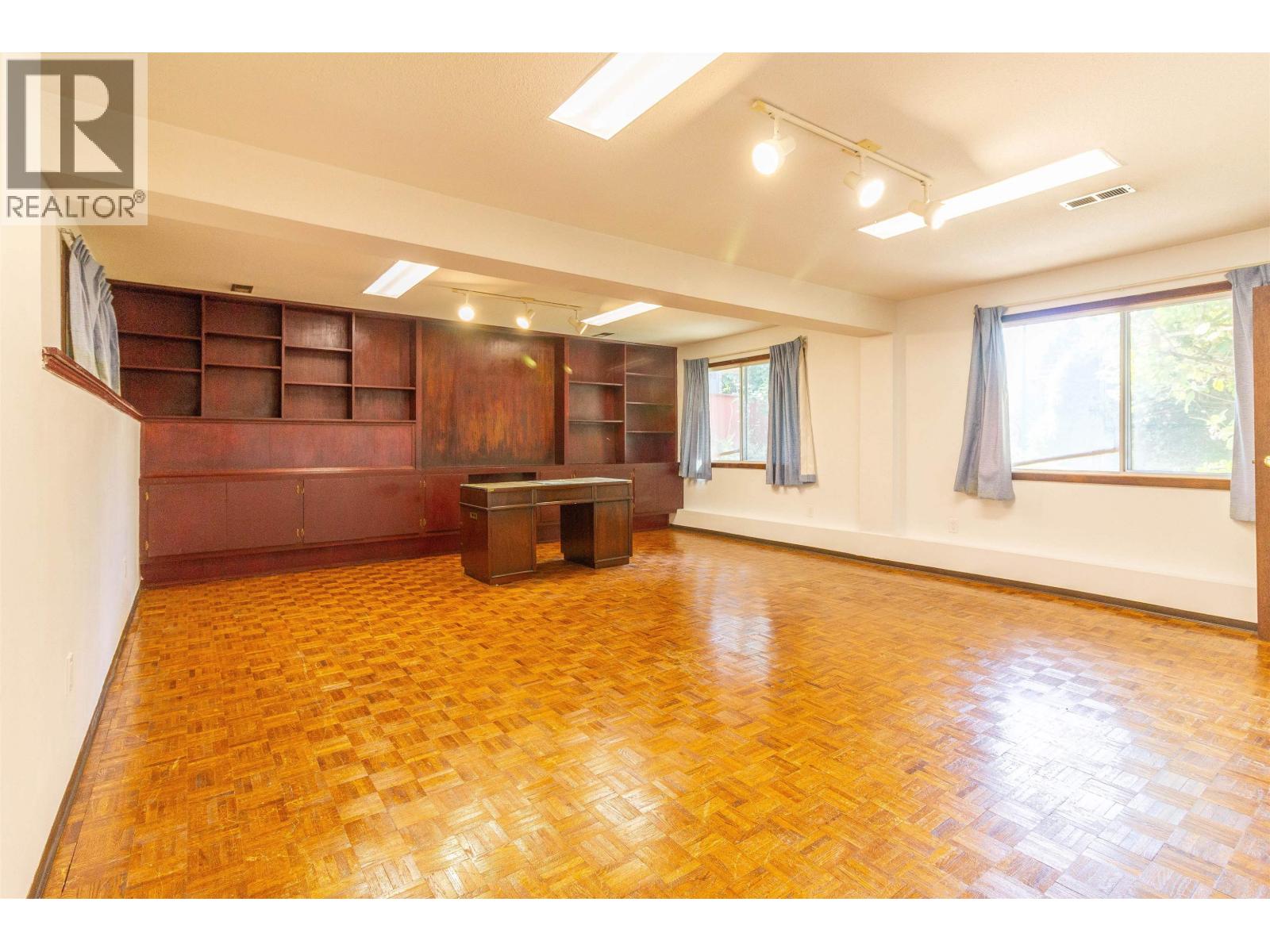 7107 Broadway Property Photo 25