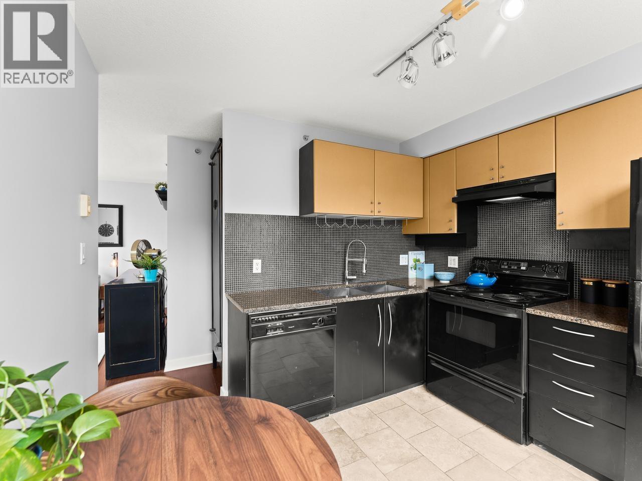 401 1238 Richards Street Property Photo 18