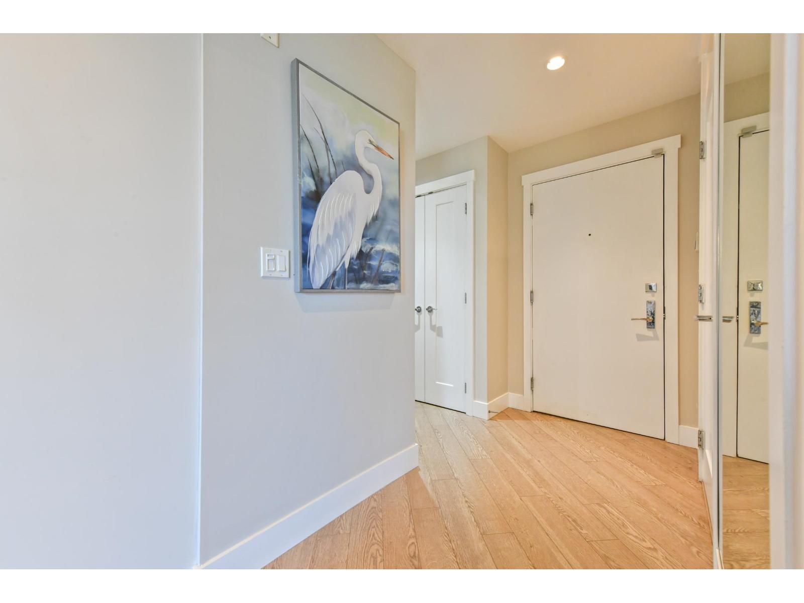 216 14855 Thrift Avenue Property Photo 10