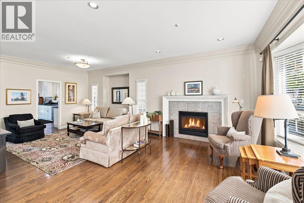 3493 Oxford Street Property Photo 4