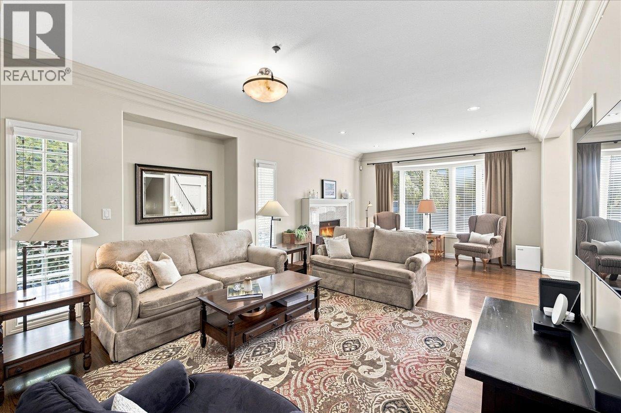 3493 Oxford Street Property Photo 6