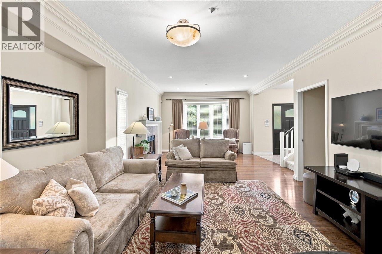 3493 Oxford Street Property Photo 7