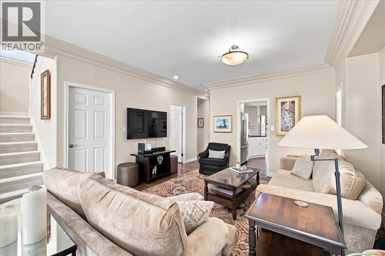 3493 Oxford Street Property Photo 8