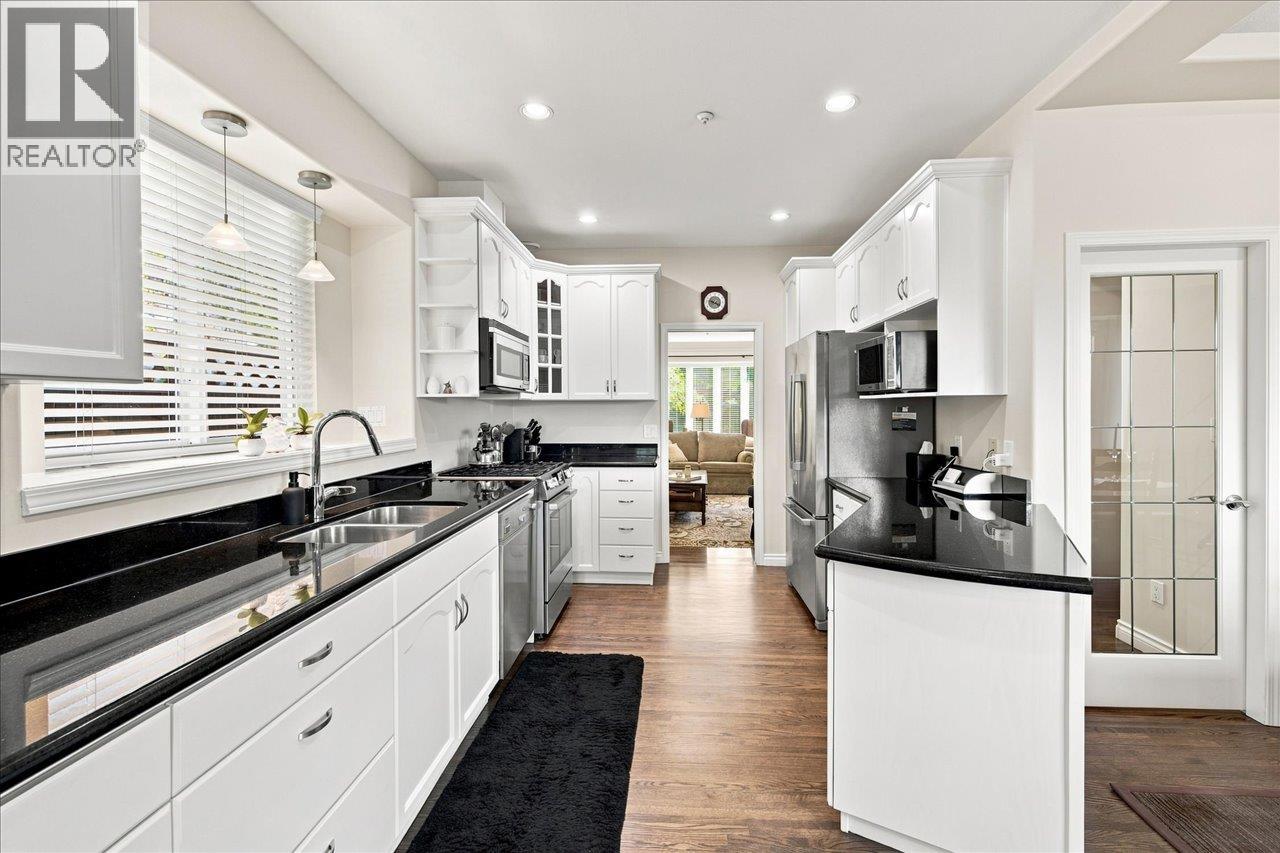 3493 Oxford Street Property Photo 10
