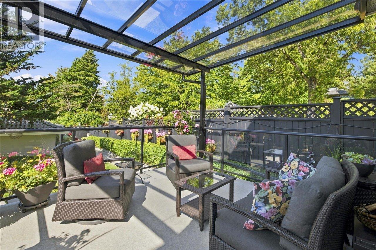 3493 Oxford Street Property Photo 17