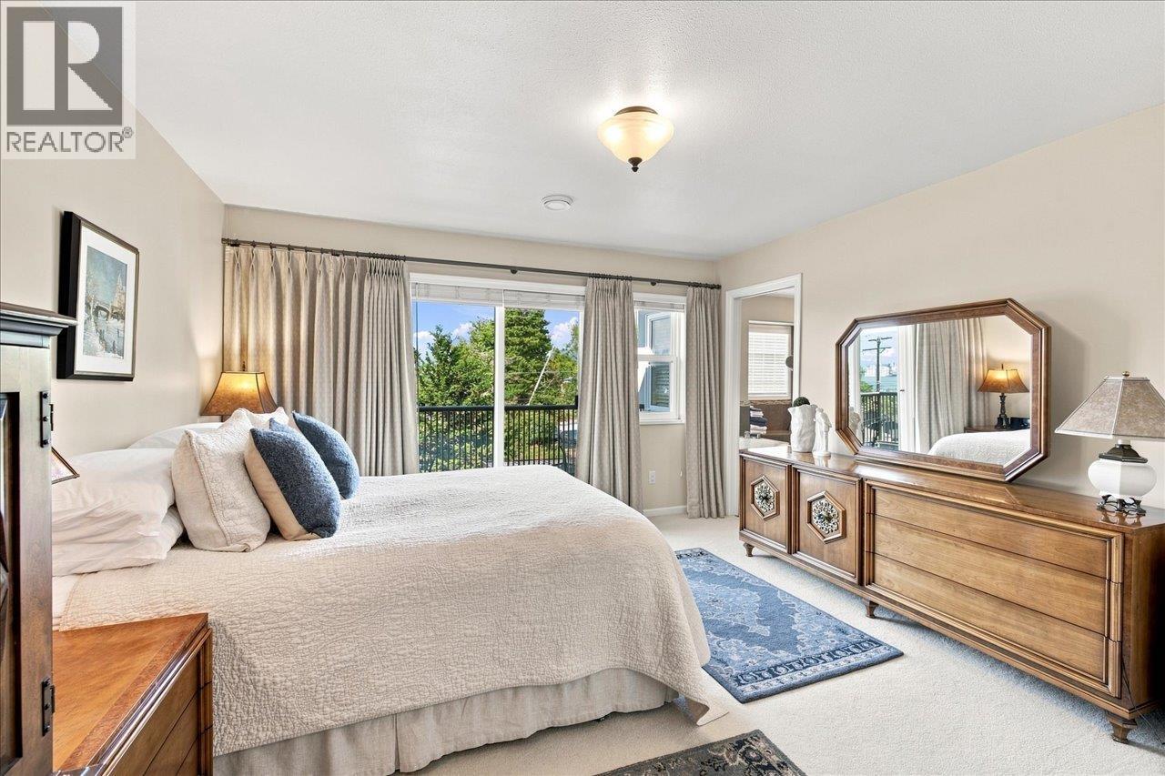 3493 Oxford Street Property Photo 23