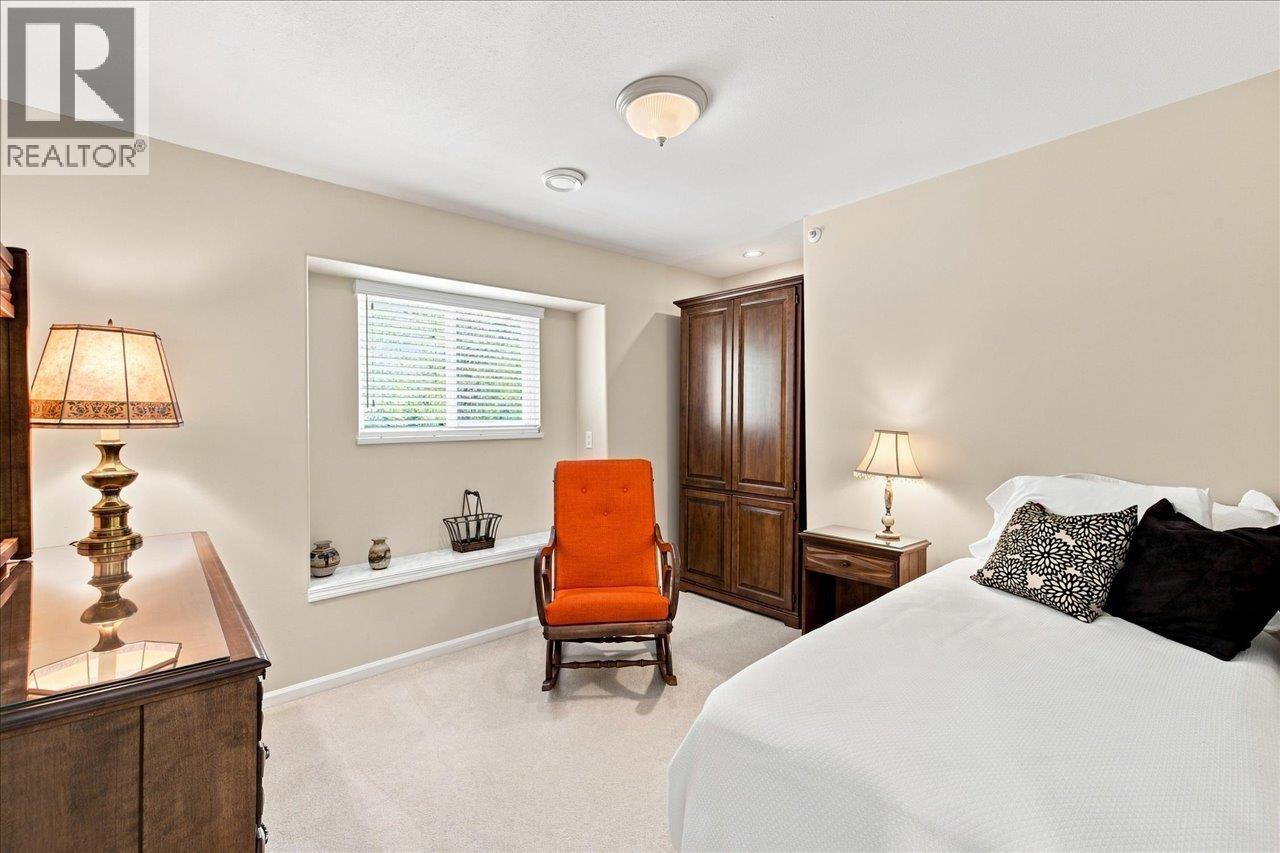 3493 Oxford Street Property Photo 31