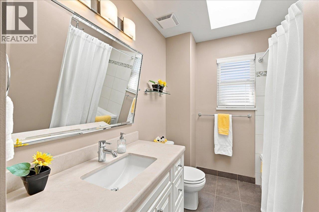 3493 Oxford Street Property Photo 33