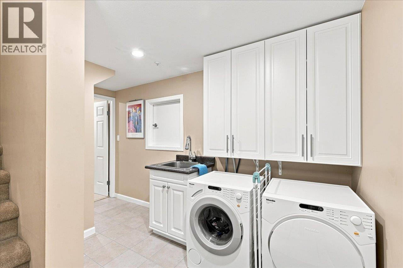 3493 Oxford Street Property Photo 34