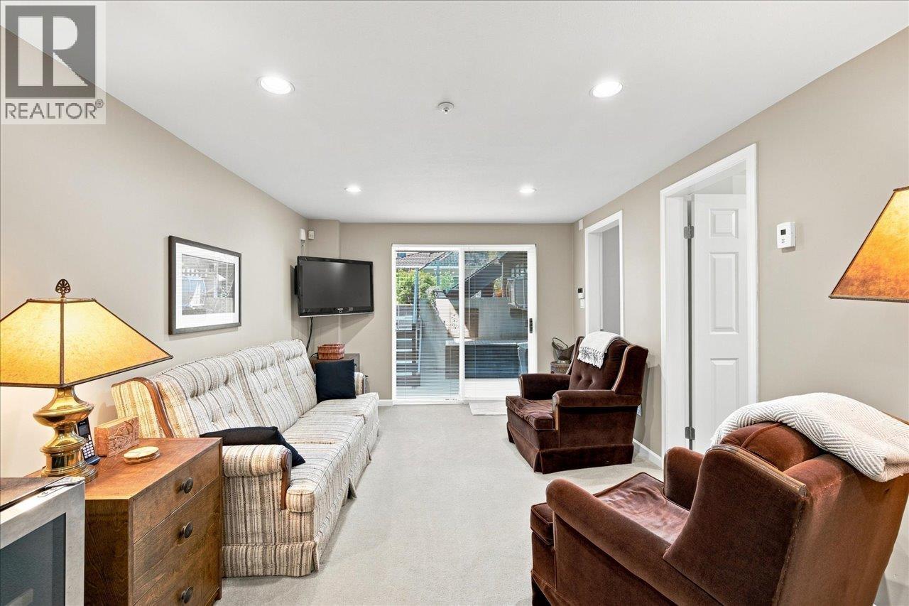 3493 Oxford Street Property Photo 35