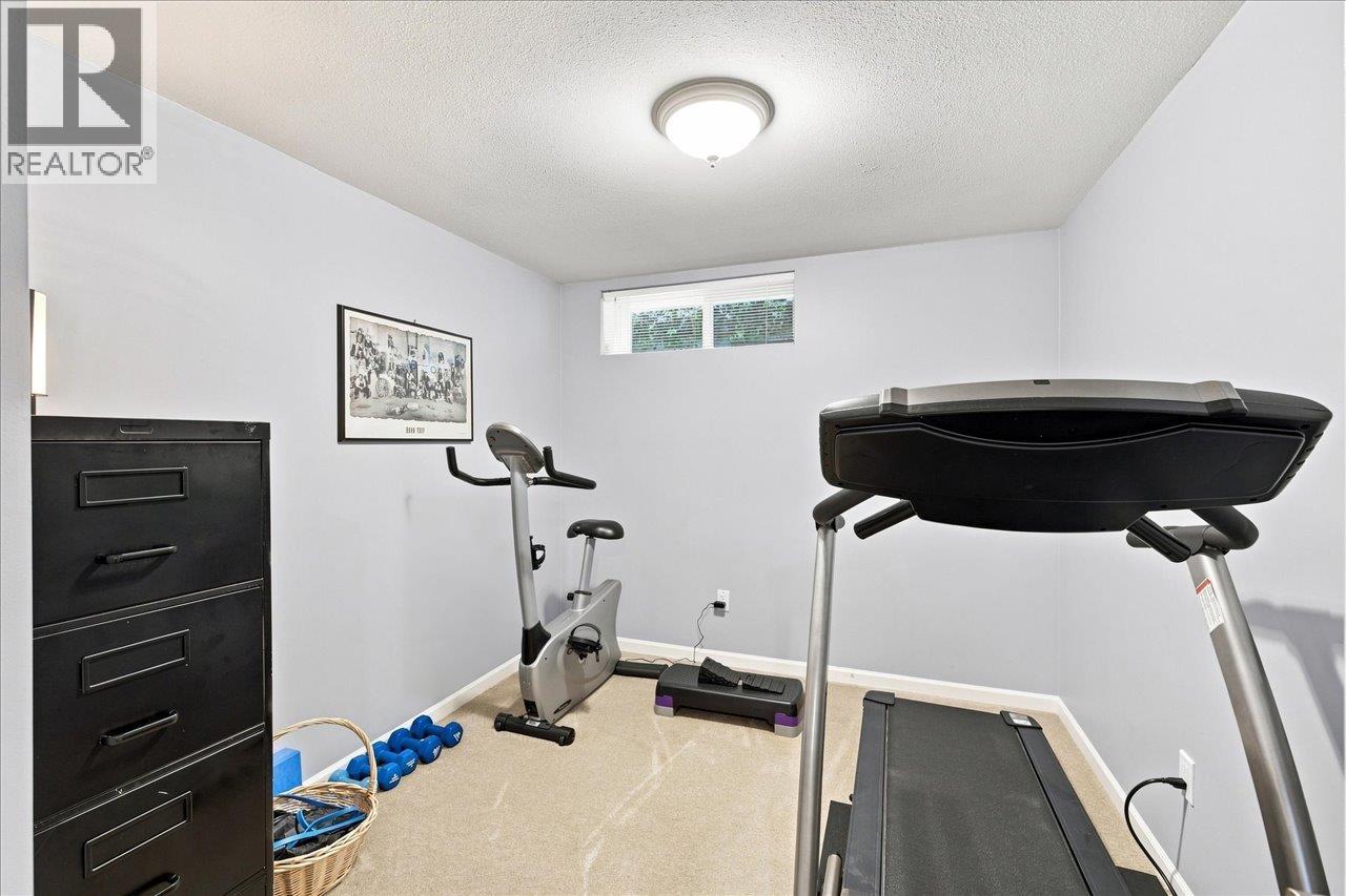 3493 Oxford Street Property Photo 37